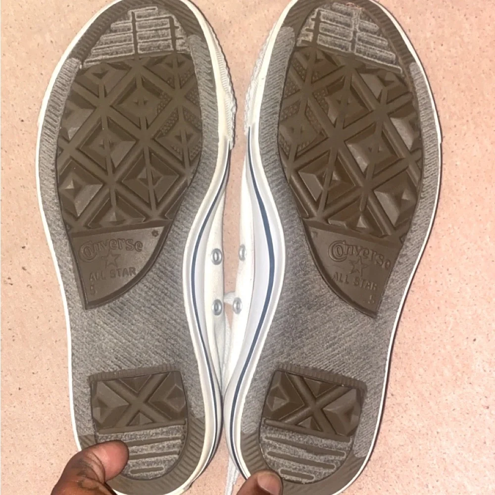 Low Rise Converse - Picture 3 of 3